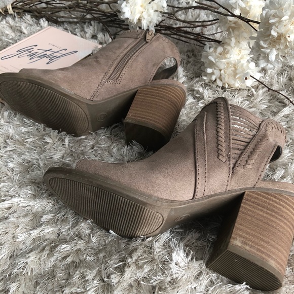 Universal Thread Open Toe Booties - Picture 2 of 5